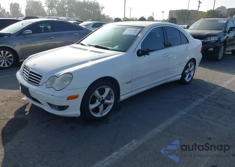2006 Mercedes-Benz C 230 Sport из США, поврежденный, VIN WDBRF52H36A902424